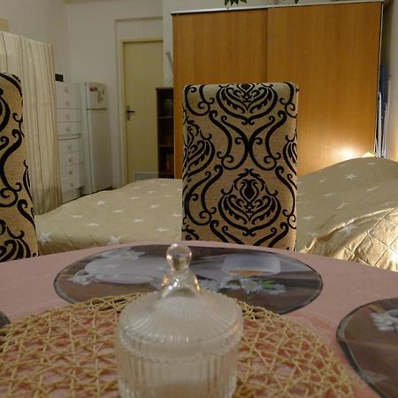 Cozy Modest Room For 2 Or 3 Persons Praga Zewnętrze zdjęcie
