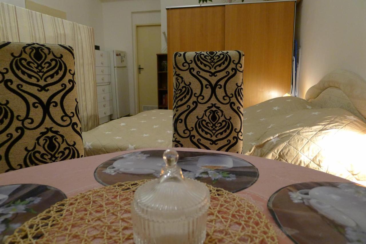 Cozy Modest Room For 2 Or 3 Persons Praga Zewnętrze zdjęcie