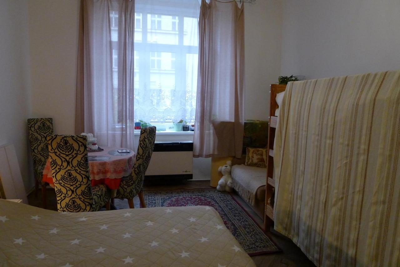 Cozy Modest Room For 2 Or 3 Persons Praga Zewnętrze zdjęcie